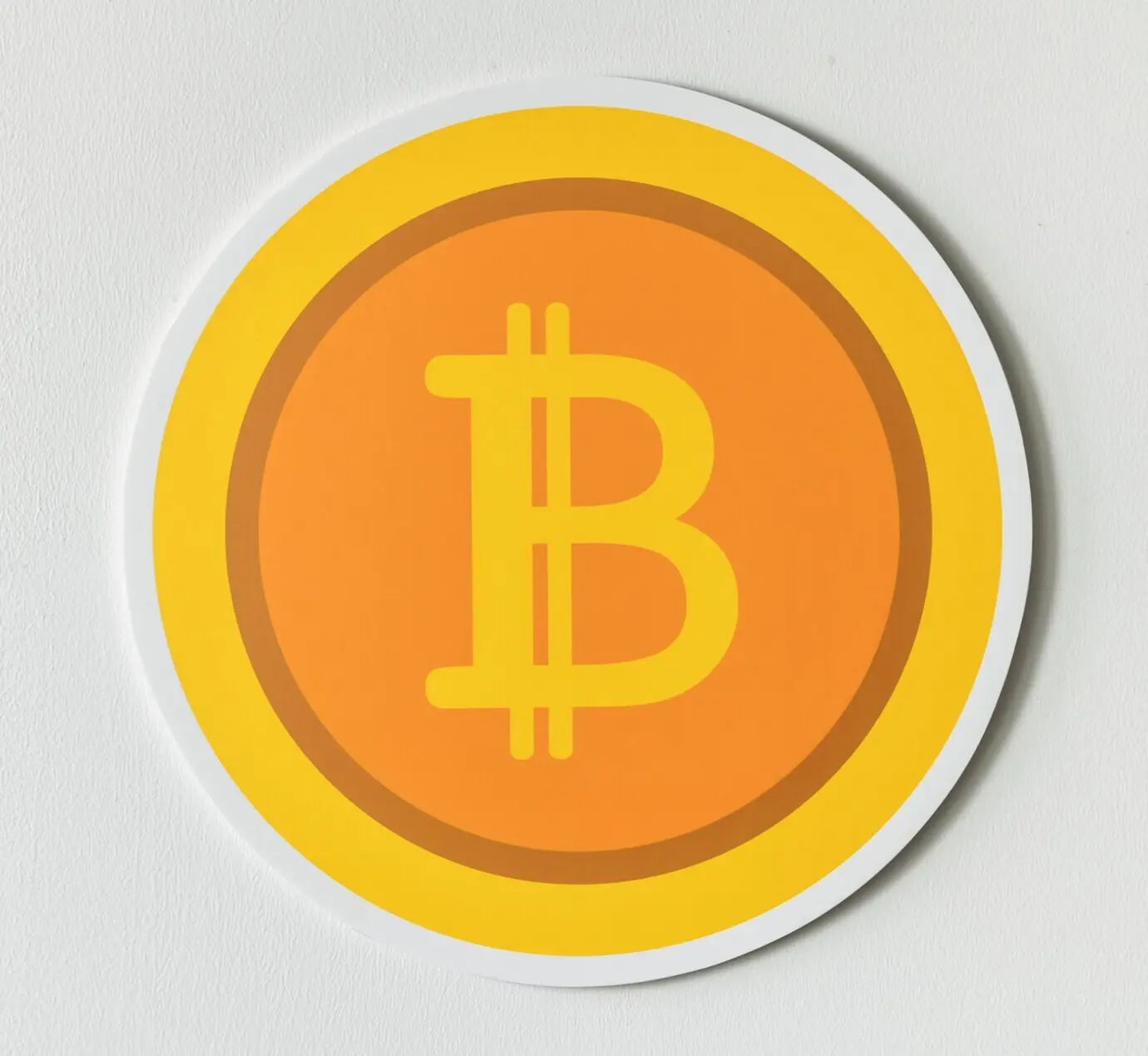 Isoliertes goldenes Symbol der Kryptowährung Bitcoin.